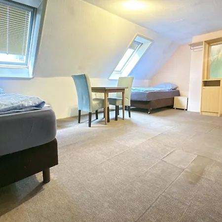 Apartamento Groot - 10 Personen - 4 Slaapkamers - Perfect Voor Teams & Monteurs -